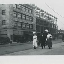 Euclid Ave near E 13th 1910s